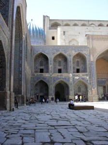 39_dvorište medrese na Registan trgu u Samarkandu
